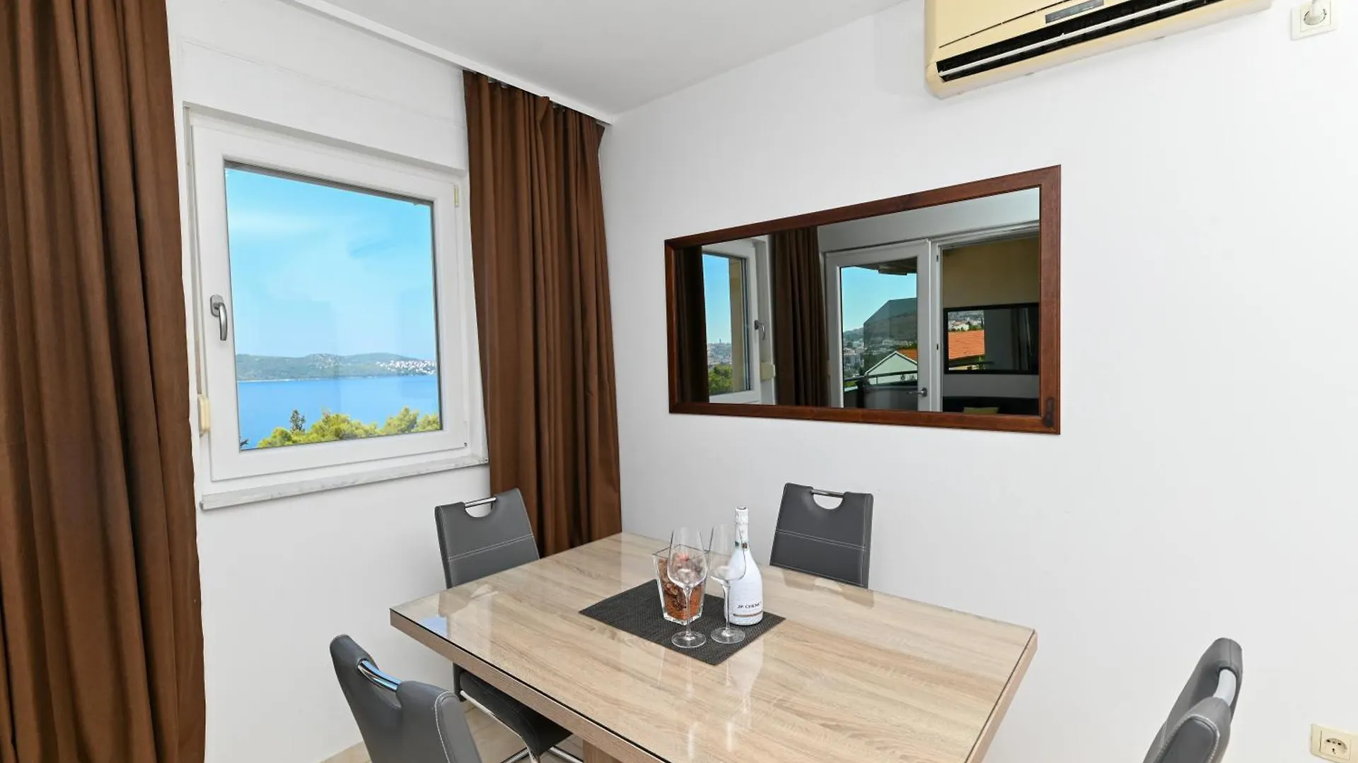 Sunny Place With Sea View Trogir 0*,  Croácia
