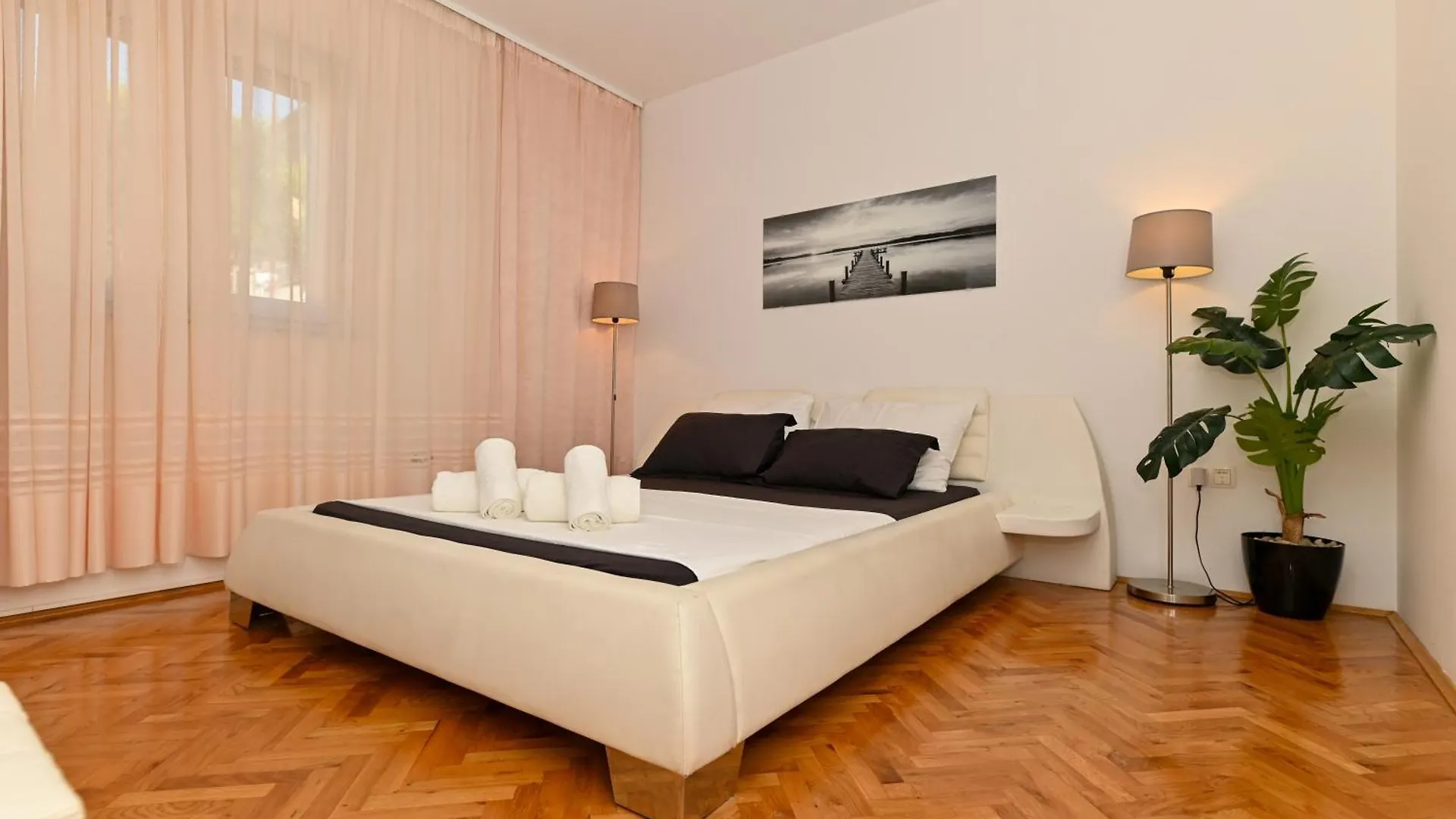 Sunny Place With Sea View Trogir 0*,  Croácia